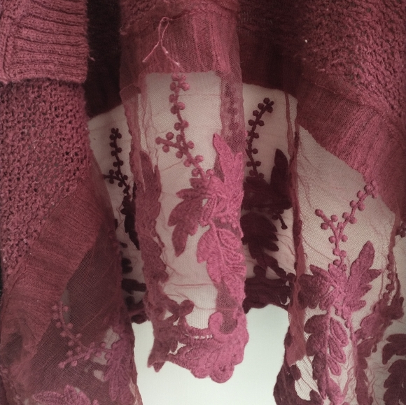 1804 coin women's hi-lo burgundy lace sweater - Picture 14 of 15